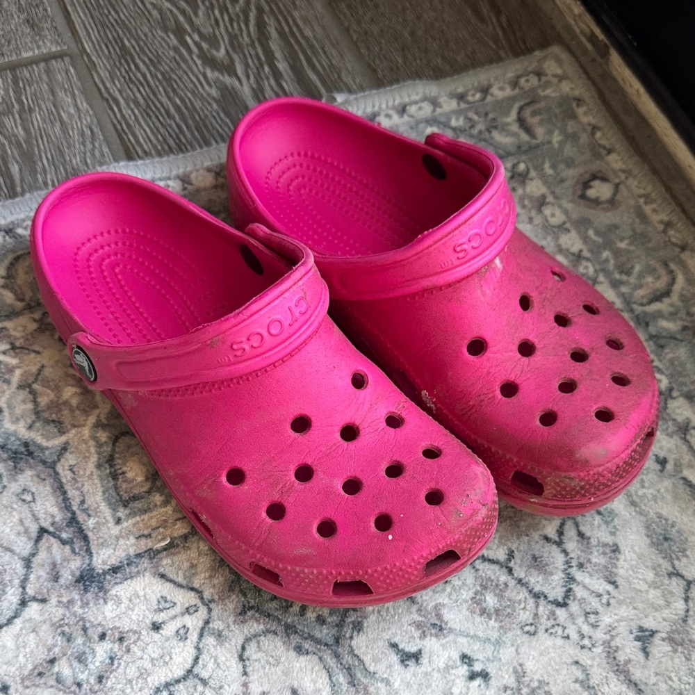 CROCS Fuchsia Mules